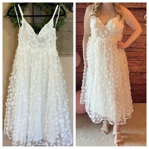 NWOT Lulus Whimsical Wishes White 3D Floral Bustier Midi Dress